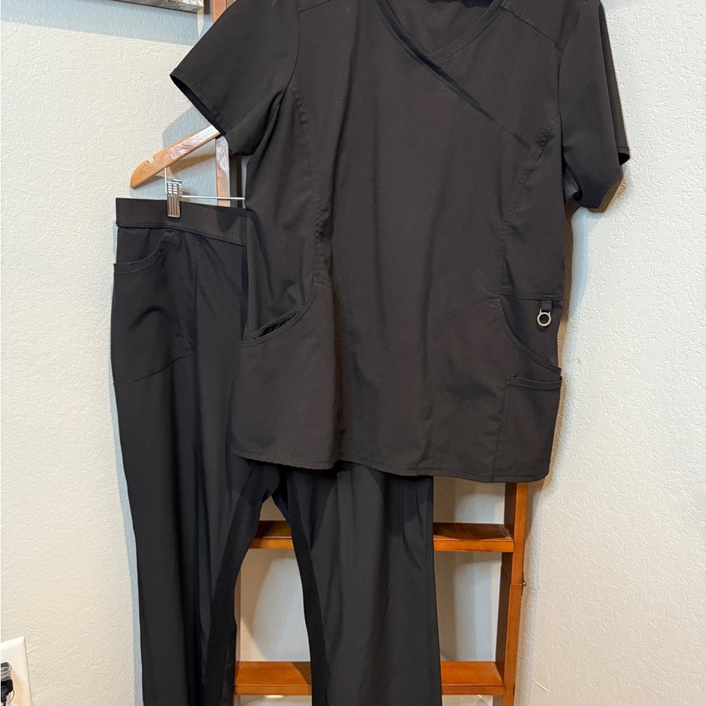 Cherokee Infinity XL/XLP Black Scrub Set